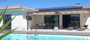 villa contemporaine de charme avec grande piscine